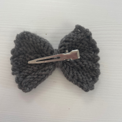 Strikket mrkegr sljfe