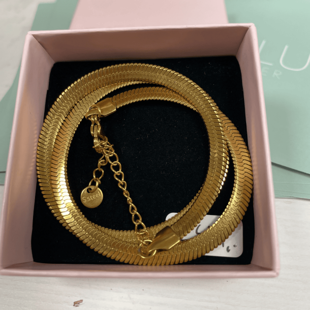 Snake halsk�de