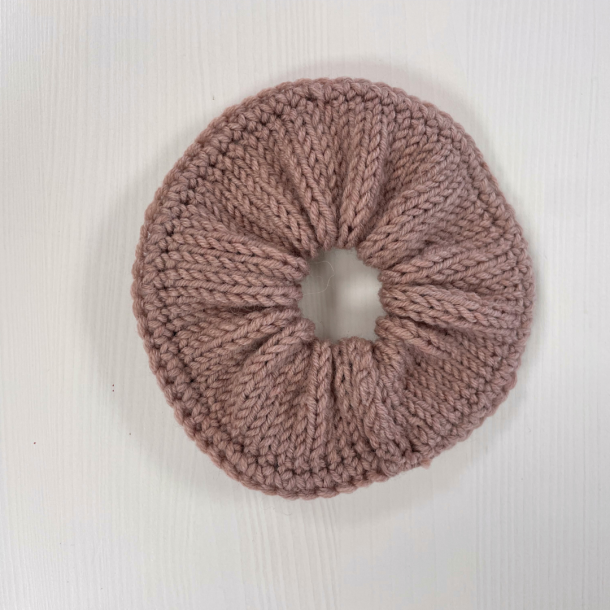 Strikket schrunchie