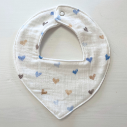 Hvid hagesm�k med bl� og brune hjerter