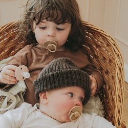 FRIGG Daisy - Round Silicone 2-Pack Pacifiers - Chamomile/Croissant - Size 1